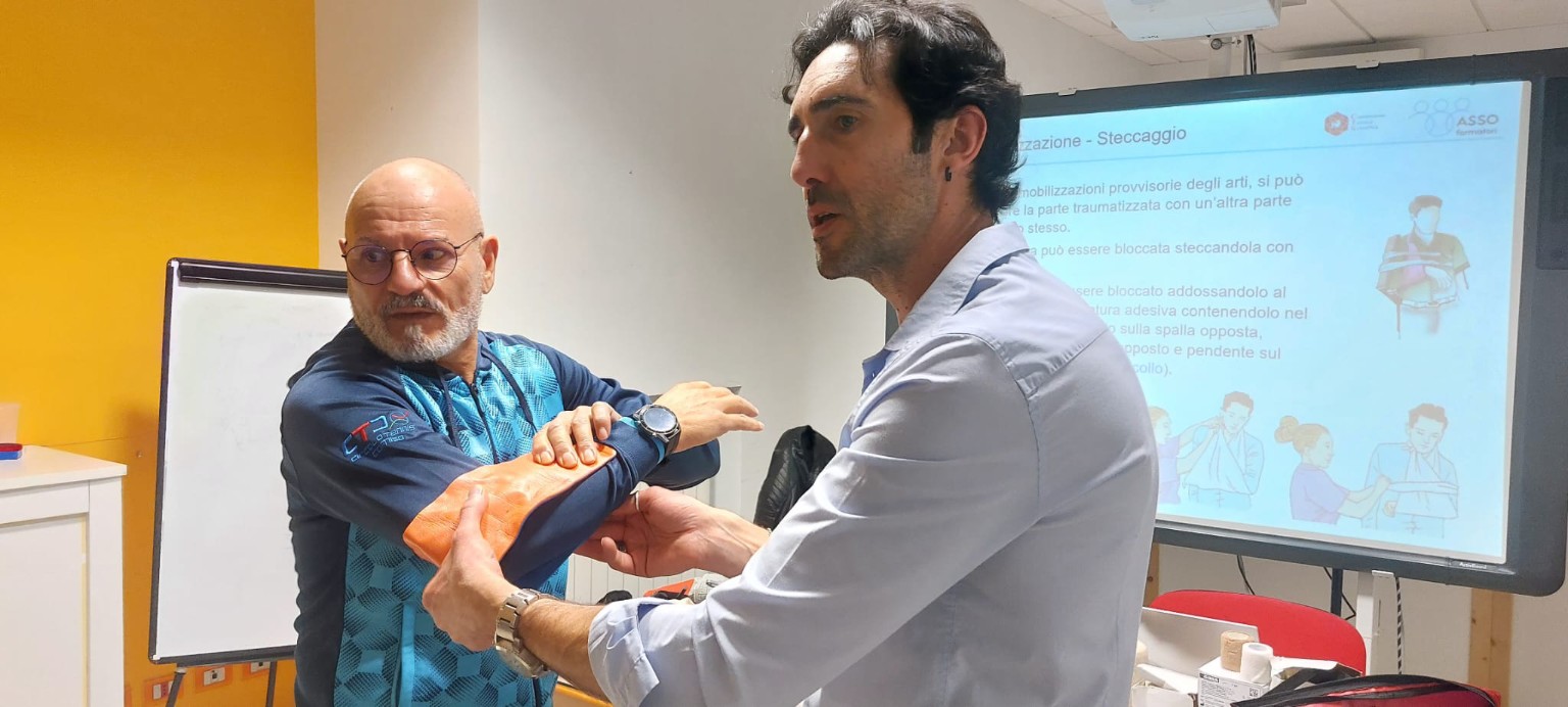 Esercitazione pratica durante un corso di Primo Soccorso