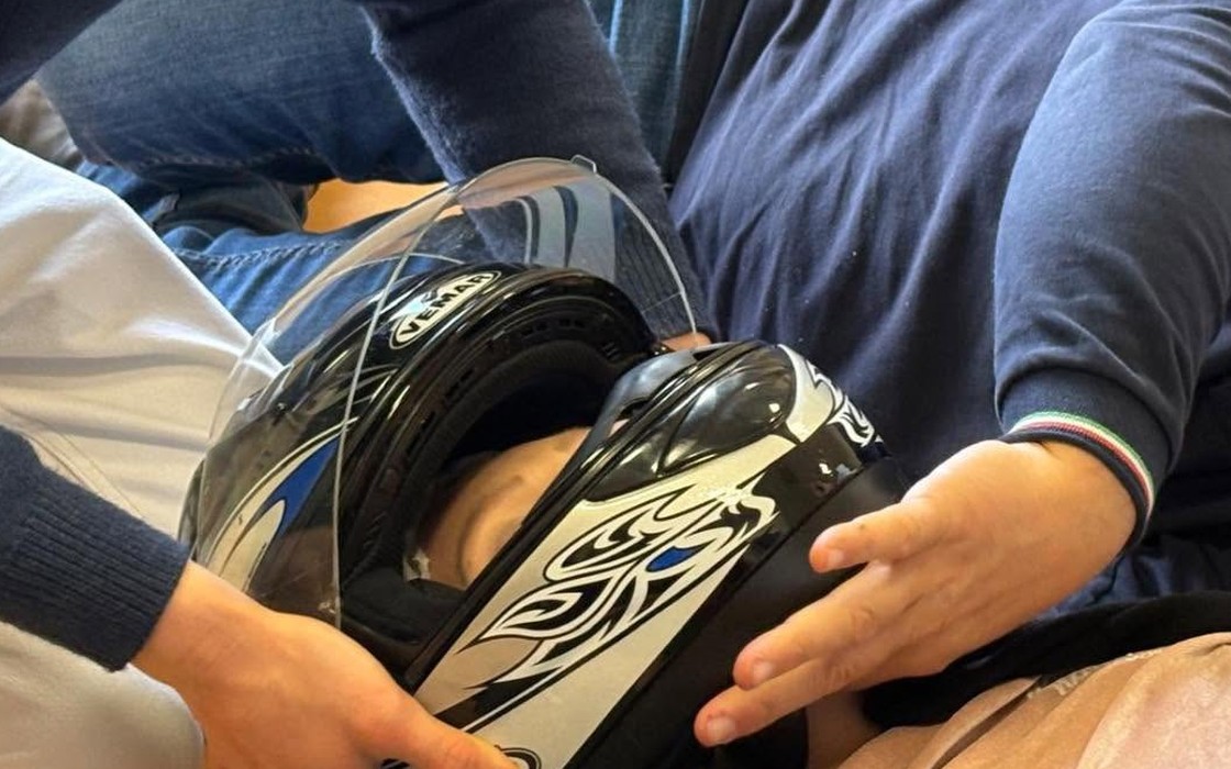 Esercitazione pratica sulla gestione del casco durante un corso trauma